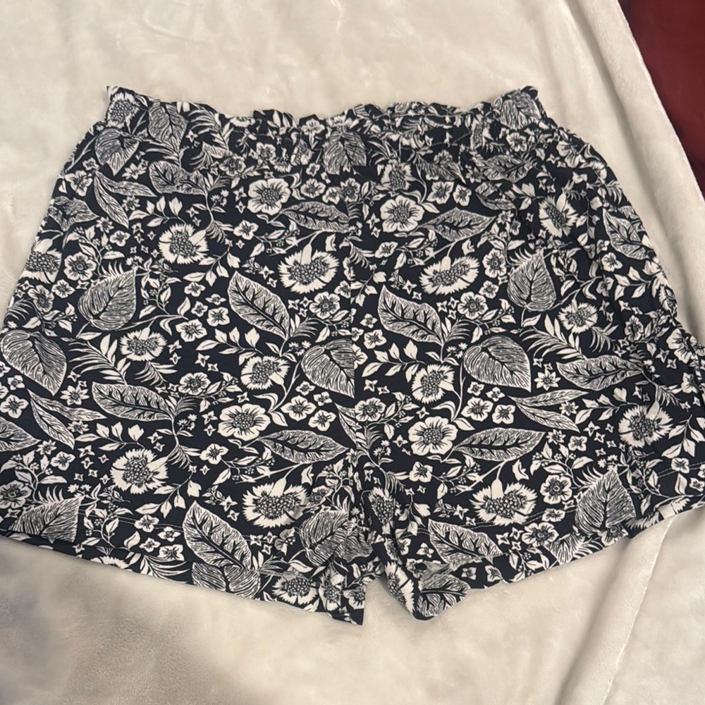 H&M High Waist Black and White Floral Shorts